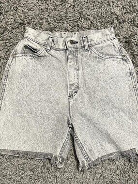 Vintage 80s Lee Denim Mid-Thigh Acid Wash Gray Shorts Size 10